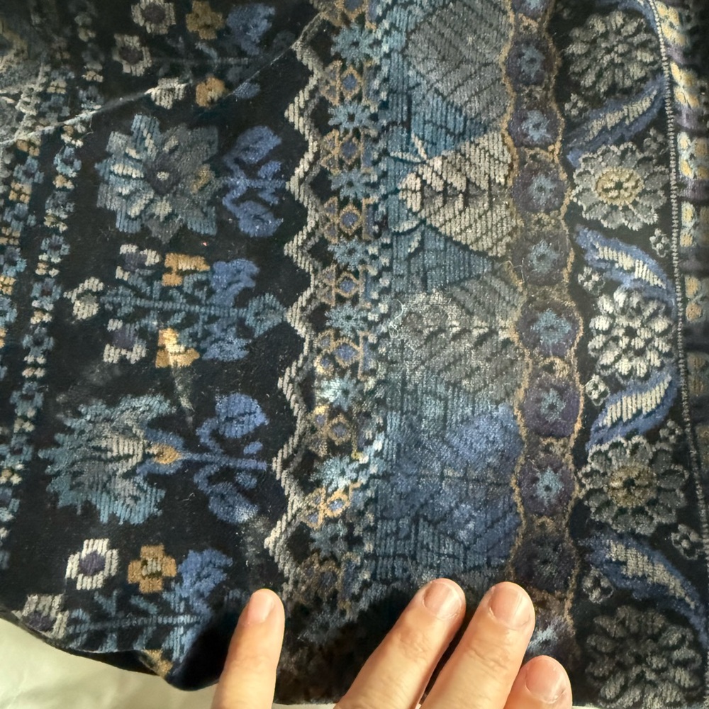 BLUE Winter/Fall 2025 Trending Neutral!!  GORGEOUS Women’s carpetbag tote 💙